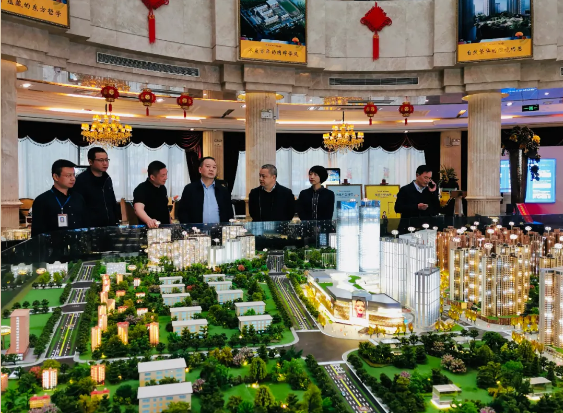 湘潭市住建局党委书记、局长陈荣一行调研湘潭市重点项目步步高·新天地